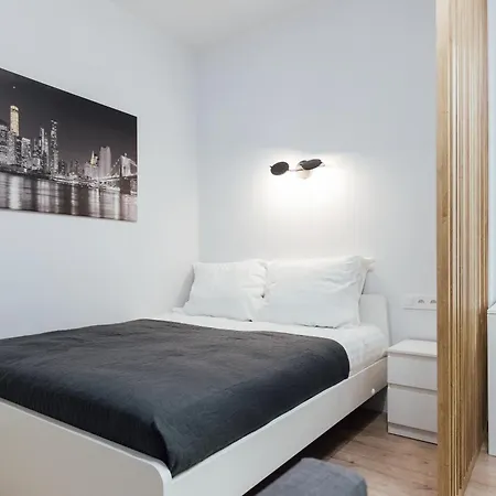 2-237 In Warsaw, Rc Bliska Wola Tower, 29 Marcina Kasprzaka, Petrovdom * ורשה